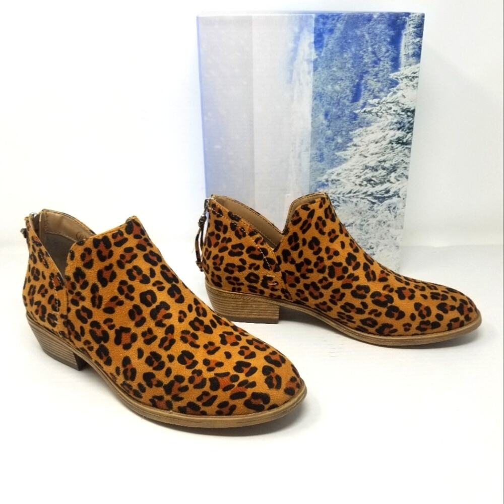 Leopard Print Animal Print New Ankle Booties Zip Back Low Heel New in Box Size 7
